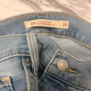 Levis size 29